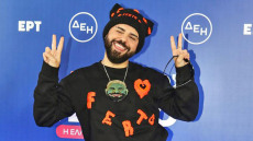 Eurovision 2026: Με το σήμα της νίκης ο Ακύλας, σήμερα η συνέντευξη τύπου στην ΕΡΤ