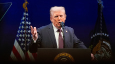 Τραμπ: Το Ιράν καταρρέει οικονομικά λόγω του κλεισίματος του Ορμούζ, στρατός και αστυνομία δεν πληρώνονται