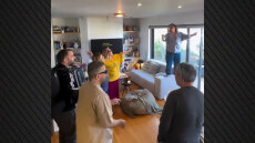 Χρήστος Χατζηπαναγιώτης: Η «συναυλία» από Βίκυ Σταυροπούλου, Μαρία Καβογιάννη και Δανάη Μπάρκα για τα γενέθλιά του, τραγούδησαν και Μπέμπα Μπλανς, δείτε βίντεο