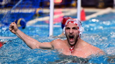 Βήμα πρόκρισης στο Final 4 του Τσάμπιονς Λιγκ πόλο ανδρών από τον Ολυμπιακό, 16-15 τη Νόβι Μπέογκραντ στον Πειραιά, βίντεο 