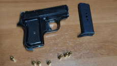 Συνελήφθη 35χρονος για απόπειρα ανθρωποκτονίας της συντρόφου στον Άγιο Παντελεήμονα, την απείλησε με όπλο
