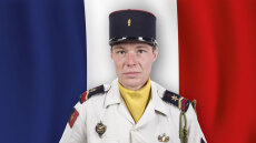 Ο Μακρόν δημοσίευσε φωτογραφία Γάλλου στρατιώτη που σκοτώθηκε μετά από επίθεση της Χεζμπολάχ στον Λίβανο