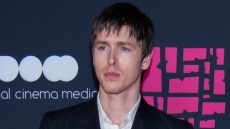 Στα φαβορί για τον ρόλο του Τζέιμς Μποντ ο Χάρις Ντίκινσον, ανεβαίνουν οι αποδόσεις του στα στοιχήματα