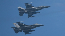 Μαχητικά συγκρούστηκαν στον αέρα στη Νότια Κορέα επειδή... οι πιλότοι τραβούσαν βίντεο και φωτογραφίες με τα κινητά τους 