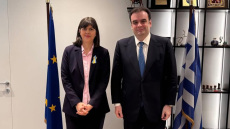 Ο Πιερρακάκης συναντήθηκε με την Κοβέσι: Ταχεία πρόοδος στον εκσυγχρονισμό των τελωνείων
