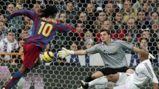 «Μετάνιωσα που δεν πέρασα και τον Ρομπέρτο Κάρλος»: Η αποκάλυψη του Ροναλντίνιο για το θρυλικό γκολ κόντρα στην Ρεάλ, δείτε βίντεο