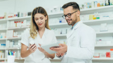 Βιολογικοί παράγοντες για ρευματοπάθειες: Η νέα «ακριβή» θεραπεία που θα λαμβάνουμε από το φαρμακείο της γειτονιάς
