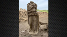 Ανακαλύφθηκε ακέφαλο μαρμάρινο άγαλμα της θεάς Αθηνάς στην αρχαία ελληνική πόλη της Λαοδίκειας στην Τουρκία, δείτε βίντεο και φωτογραφίες