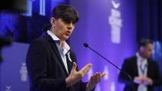 Κοβέσι στο Φόρουμ των Δελφών: «Πρέπει να επιταχυνθούν οι διαδικασίες που αφορούν δικογραφίες με πολιτικούς»