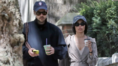 Χάρι Στάιλς και η Ζόι Κράβιτζ: Τα φιλιά στη μέση του δρόμου και το δαχτυλίδι που άναψε φωτιές για κρυφό αρραβώνα
