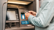 Ενίσχυση 300 ευρώ σε 1,6 εκατ. συνταξιούχους: Κερδισμένα τα ζευγάρια με μηνιαίο εισόδημα έως 2.916 ευρώ