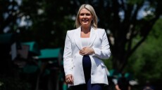 Αποχωρεί με άδεια μητρότητας η εκπρόσωπος του Λευκού Οίκου Κάρολαϊν Λέβιτ