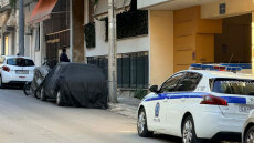 Νέος Κόσμος: Συνελήφθη ο ένοπλος άνδρας που είχε ταμπουρωθεί στο σπίτι του αφού επιτέθηκε στη μητέρα του