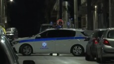 Θρίλερ στον Νέο Κόσμο: Έληξε η ομηρία της 81χρονης, παραμένει ταμπουρωμένος στο σπίτι με το όπλο του ο γιος της