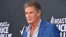 Ο Ντέιβιντ Χέισελχοφ εμφανίστηκε με πι σε έξοδο με τη σύζυγό του