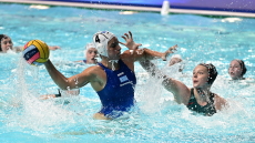 Εθνική πόλο γυναικών: Φιλική νίκη με 13-12 επί της Ουγγαρίας στο ΟΑΚΑ, τιμήθηκε η ομάδα του 2004, βίντεο 