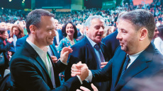 Το ΠΑΣΟΚ εκλέγει γραμματέα και ηγετική ομάδα: Ποια ονόματα παίζουν, το άγχος για τις δημοσκοπήσεις και τα νέα κόμματα