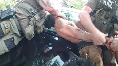 Αδιανόητο περιστατικό στην Αλαμπάμα: Άνδρας δάγκωσε σκύλο της Αστυνομίας την ώρα της σύλληψής του, δείτε βίντεο