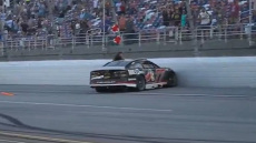 Δείτε βίντεο: Ραλίστας στις ΗΠΑ κάνει τον γύρο του θριάμβου και ρίχνει το αμάξι του σε τοίχο