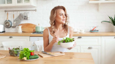 Τα αντιφλεγμονώδη τρόφιμα που «νικούν» την κατάθλιψη