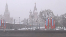 Η Μόσχα πλήττεται από ανοιξιάτικη χιονοθύελλα, ακυρώθηκαν πτήσεις και ξεριζώθηκαν δένδρα
