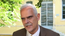 Ο ποινικολόγος Νίκος Ρουσόπουλος για τον ξυλοδαρμό του γιου του από κουκουλοφόρους στα Εξάρχεια: «Είναι σοκαρισμένος, ήταν στοχευμένη ενέργεια»