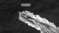 Οι ΗΠΑ έπληξαν ξανά ταχύπλοο με διακινητές ναρκωτικών: Δείτε βίντεο από τη στιγμή του βομβαρδισμού