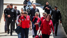 Δεν εμπνέει ανησυχία η κατάσταση των 5 τραυματιών από τους πυροβολισμούς του 89χρονου σε ΕΦΚΑ και Εφετείο