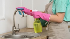 Αυτά είναι τα πιο «βρώμικα» σημεία της κουζίνας -και τα ακουμπάμε συνέχεια χωρίς να το καταλάβουμε