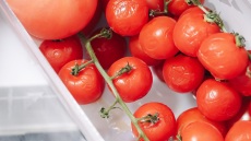 Γιατί μαλακώνουν οι ντομάτες στο ψυγείο – και πού κάνουμε λάθος