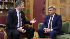 ΠΑΣΟΚ: Οι αντιδράσεις για τις μεταγραφές και τις επιστροφές με αφορμή την ένταξη του Νικόλα Φαραντούρη
