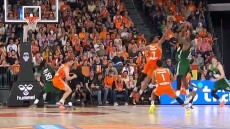 Βίντεο: Το buzzer beater του Χέιζ Ντέιβις που έφερε τον Παναθηναϊκό μία νίκη από το Final 4
