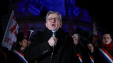 Ο Μελανσόν ανακοίνωσε την υποψηφιότητά τους για τις γαλλικές προεδρικές του 2027
