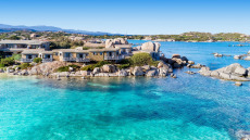 6 ξενοδοχεία σε ειδυλλιακά σημεία Μεσογειακών χωρών, με θεαματικές παραλίες «μόνο για εσάς»