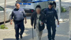 Προφυλακίστηκε ο 67χρονος που μπούκαρε με σφυρί σε τράπεζα στη Θεσσαλονίκη