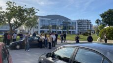 Eνταση στο δημαρχείο Βόλου μετά από εισβολή φοιτητών σε ημερίδα, δείτε βίντεο και φωτογραφίες 