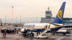 H Ryanair κλείνει τη βάση της στο αεροδρόμιο «Μακεδονία», κόβει δρομολόγια στη Θεσσαλονίκη