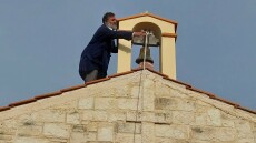 Ιερόσυλος στην Κρήτη γάζωσε καμπαναριό εκκλησίας, η αγανακτισμένη ανάρτηση του ιερέα, φωτογραφίες