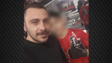 «Το παιδί μου ζήτησε να ρίξει μια βολή, το όπλο είναι ακίνδυνο» λέει ο πατέρας που παρότρυνε τον 12χρονο γιο του να πυροβολήσει 