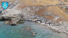 Επιχείρηση απορρύπανσης μετά από διαρροή πετρελαιοειδών στη Μύκονο
