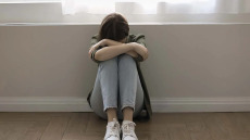 Είναι η αυτοχειρία «μεταδοτική»; Η ψυχολόγος εξηγεί την σκληρή αλήθεια για τις αυτοκτονίες εφήβων