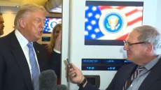 Επίθεση Τραμπ σε δημοσιογράφο στο Air Force One σε ερώτηση για το Ιράν: «Είσαι fake, είναι προδοσία αυτό που γράφεις»