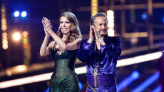 Η αποκαλυπτική εμφάνιση της Βικτόρια Σβαρόφσκι στη σκηνή του μεγάλου τελικού της Eurovision