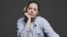 Η μακραίωνη παράδοση των γυναικών της Αλβανίας που έπαιρναν αντρική ταυτότητα: Ενέπνευσε την πρώτη Βουλγάρα συγγραφέα στη βραχεία λίστα για Διεθνές Μπούκερ
