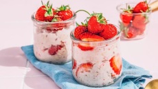 Από smoothie μέχρι overnight oats: 8 θρεπτικά πρωινά με σπόρους chia