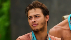 Σταύρος Φλώρος: Όταν έμαθε ότι κέρδισε το Survivor είπε «μάνα θα φέρω την κούπα», δεν ενδιαφέρθηκε για τα χρήματα, λέει η μητέρα του