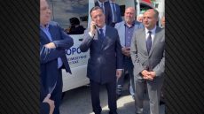 Επικοινωνία Γεωργιάδη με αγρότισσα που δώρισε ασθενοφόρο στο νοσοκομείο Βέροιας: «Έχω συγκινηθεί πάρα πολύ με αυτό που κάνατε»