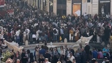 «Πνίγονται» από κόσμο Ρώμη και Ποζιτάνο, φωνάζουν οι ντόπιοι στη Βαρκελώνη: Ο υπερτουρισμός σαρώνει την Ευρώπη