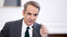 Σύσκεψη υπό Μητσοτάκη για την αντιπυρική: Πάνω από 18.500 πυροσβέστες και 4.000 οχήματα στη μάχη για τις πυρκαγιές – 100 βάσεις drones και περισσότερα από 80 εναέρια μέσα πυρόσβεσης