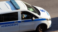 Κρήτη: Λιμενικός βούτηξε στη θάλασσα και έσωσε γυναίκα που κινδύνευε στο Κουμ Καπί Χανίων
